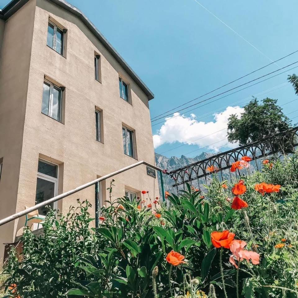 Mountain Heart Bed & Breakfast คัซเบกี ภายนอก รูปภาพ